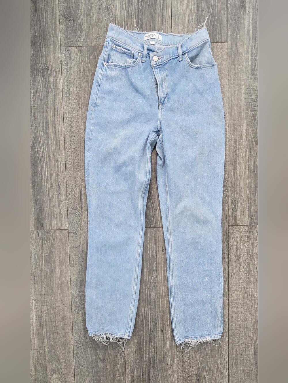 Abercrombie & Fitch Curve Love ’90s Relaxed Jeans Women’s 28/6 High Rise Raw Hem